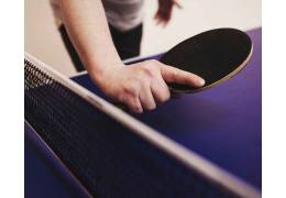 Raquettes de ping-pong en carbone ou en bois : laquelle convient le mieux à votre jeu?